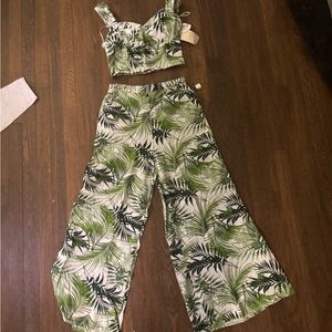 Never Worn Palm Tree Print Set